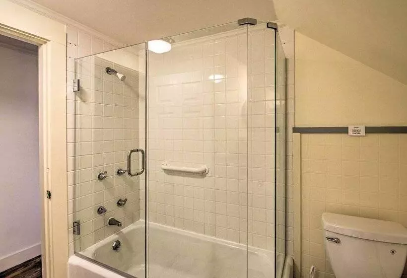 Expansive Beachfront Retreat W/ Outdoor Shower