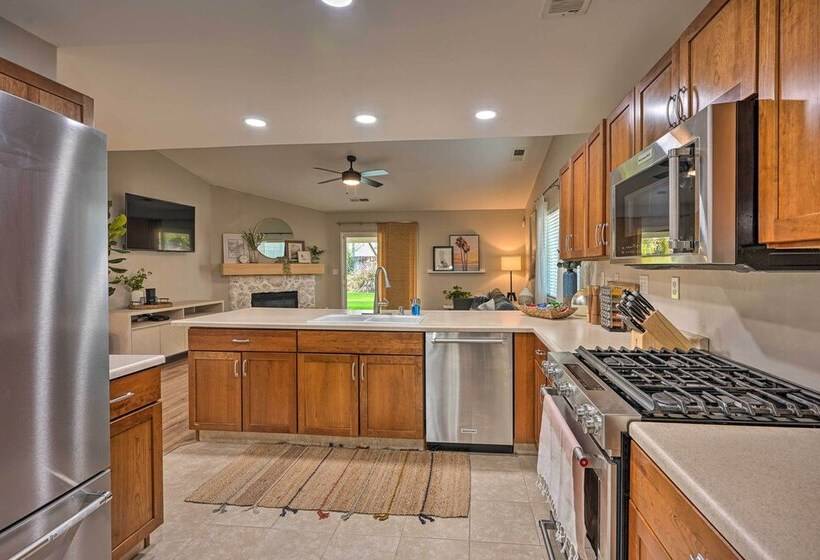 Family Friendly Home, 6 Mi To Riverwalk Plaza