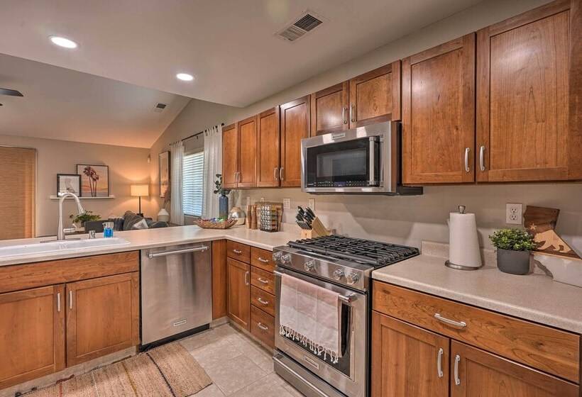 Family Friendly Home, 6 Mi To Riverwalk Plaza