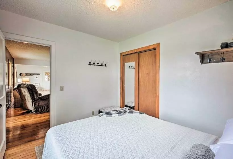 Farmhouse In Country Setting Near Gravity Hill