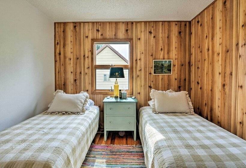 Farmhouse In Country Setting Near Gravity Hill