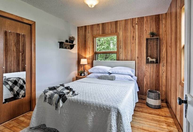 Farmhouse In Country Setting Near Gravity Hill