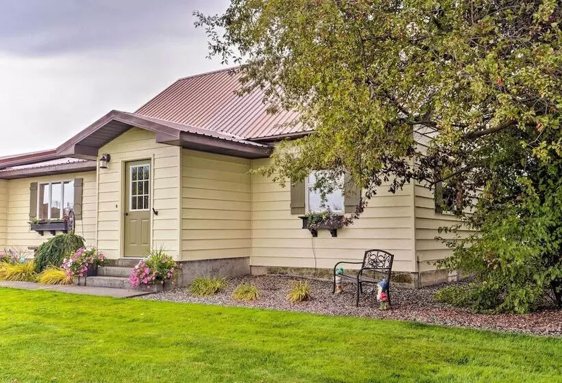 Farmhouse In Country Setting Near Gravity Hill