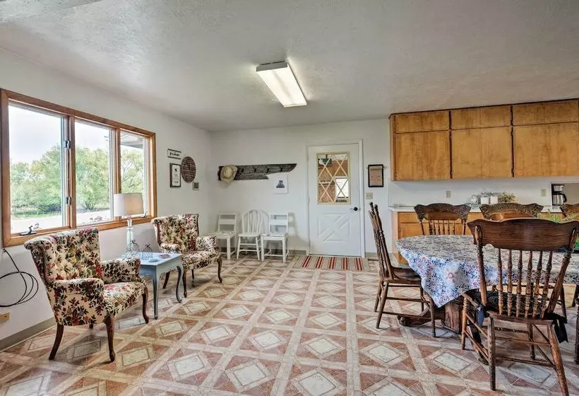 Farmhouse In Country Setting Near Gravity Hill