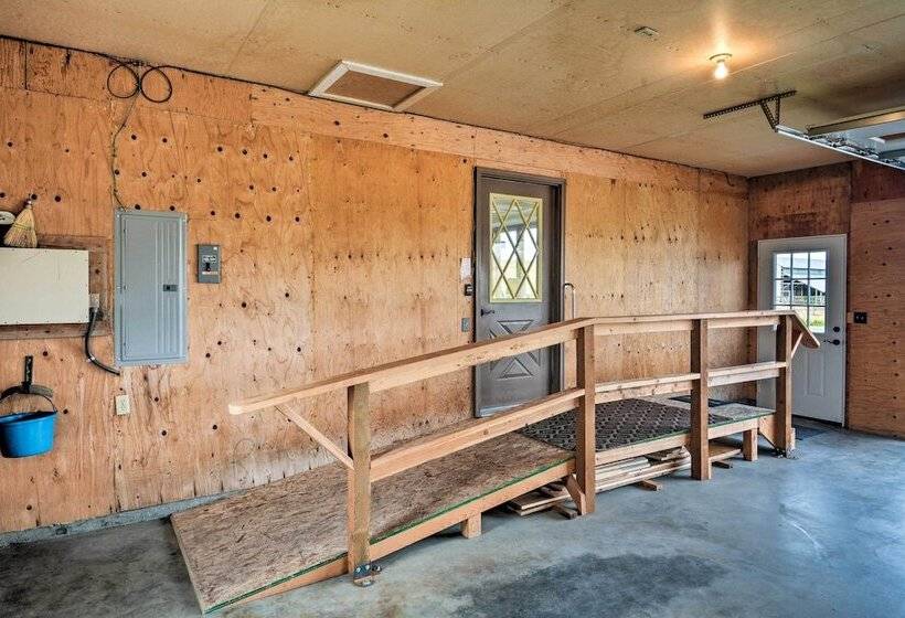 Farmhouse In Country Setting Near Gravity Hill