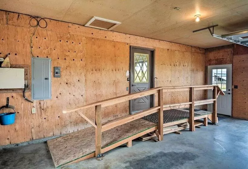 Farmhouse In Country Setting Near Gravity Hill