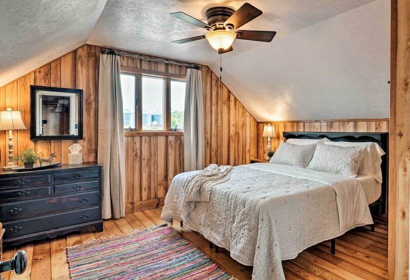 Farmhouse In Country Setting Near Gravity Hill