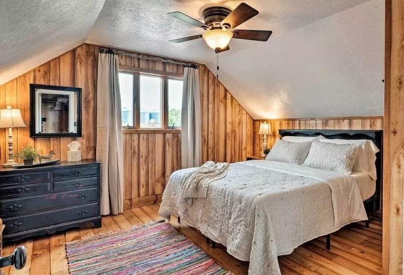 Farmhouse In Country Setting Near Gravity Hill