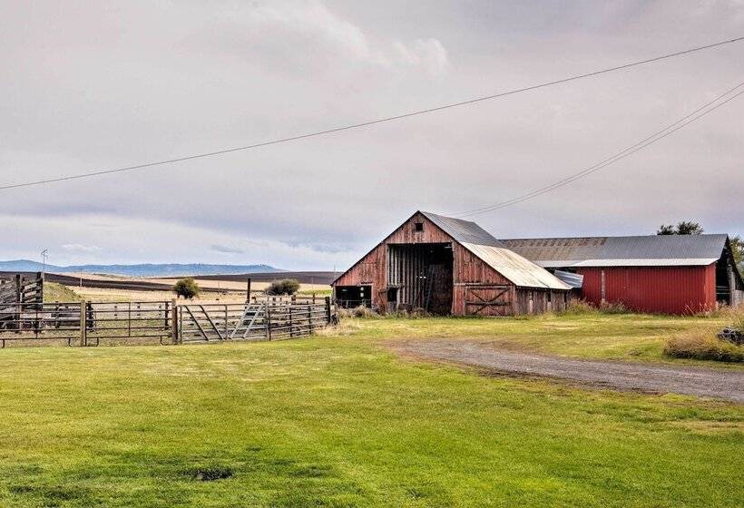 Farmhouse In Country Setting Near Gravity Hill