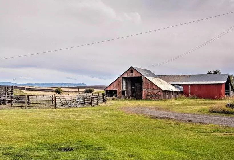 Farmhouse In Country Setting Near Gravity Hill