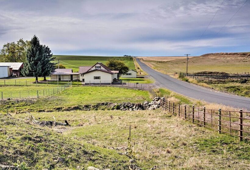 Farmhouse In Country Setting Near Gravity Hill