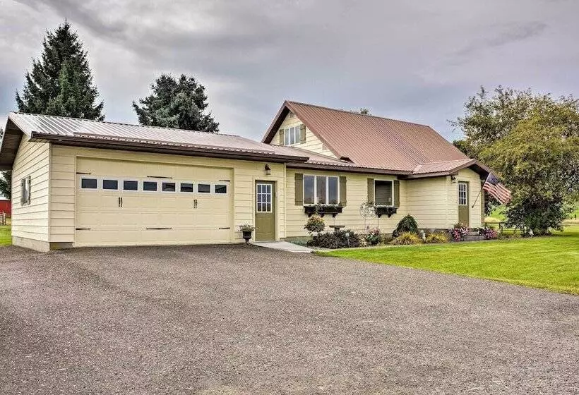 Farmhouse In Country Setting Near Gravity Hill