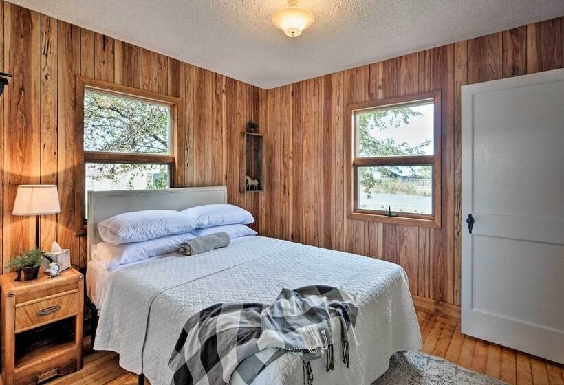 Farmhouse In Country Setting Near Gravity Hill