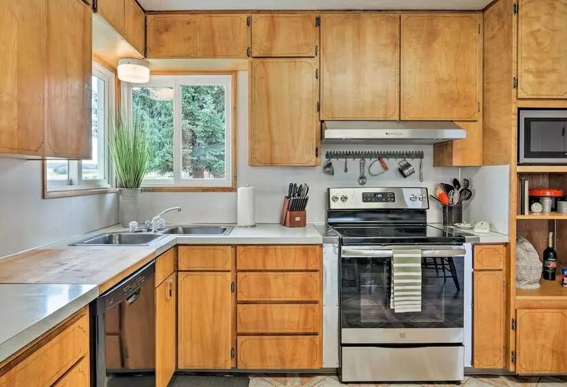 Farmhouse In Country Setting Near Gravity Hill