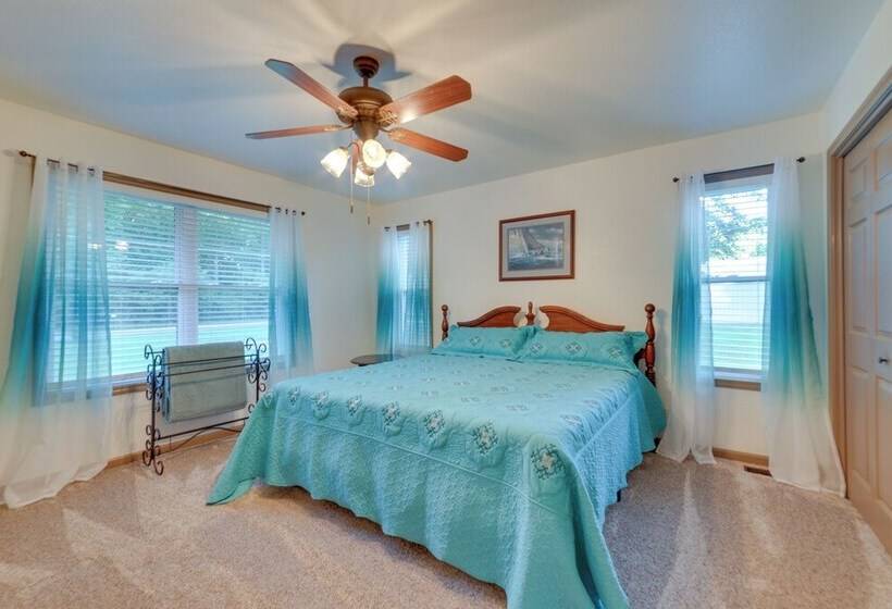 Fisherman S Paradise With Fire Pit & Lake Access!