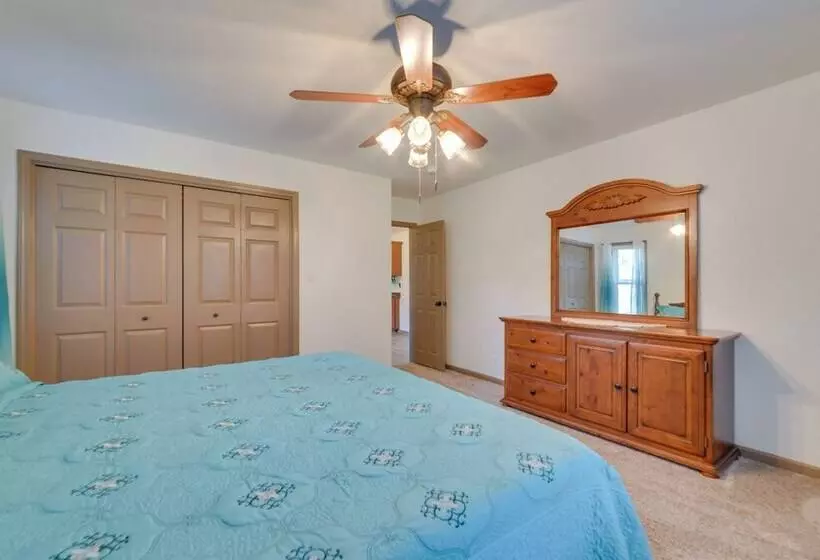 Fisherman S Paradise With Fire Pit & Lake Access!