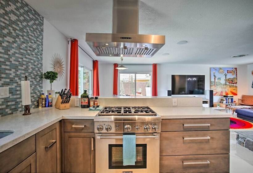 Funky Palm Springs Paradise Near Golf Courses