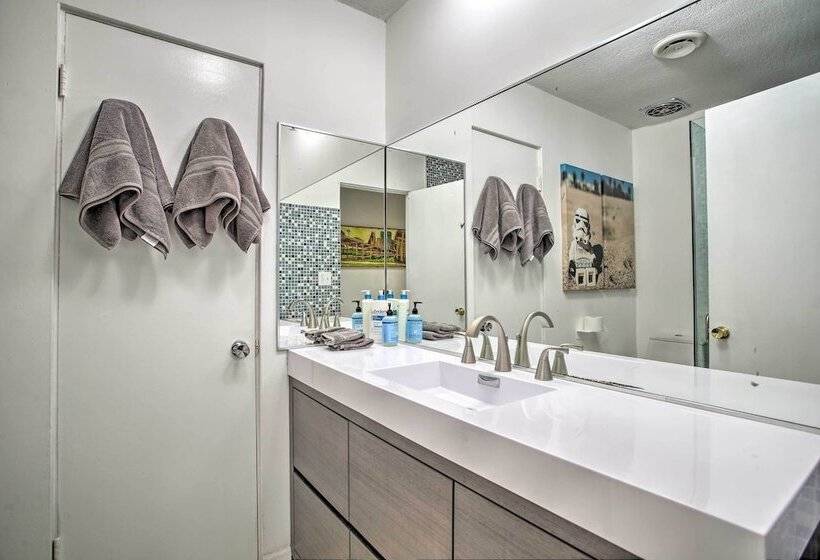 Funky Palm Springs Paradise Near Golf Courses