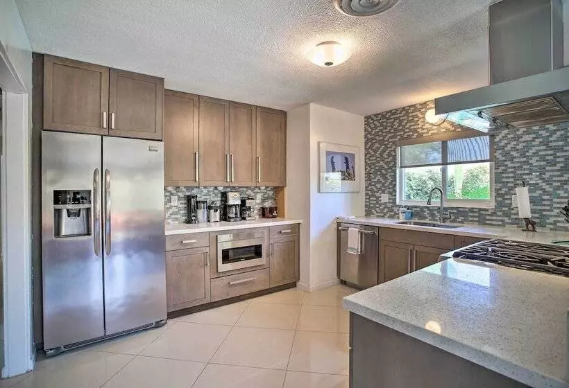 Funky Palm Springs Paradise Near Golf Courses