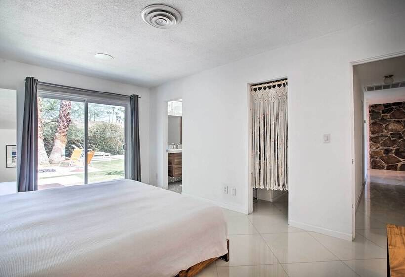 Funky Palm Springs Paradise Near Golf Courses