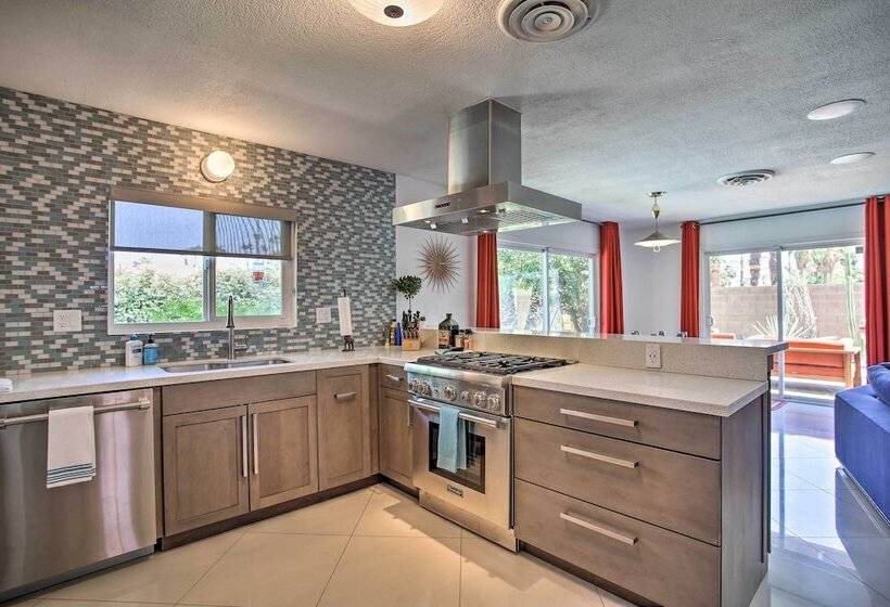 Funky Palm Springs Paradise Near Golf Courses