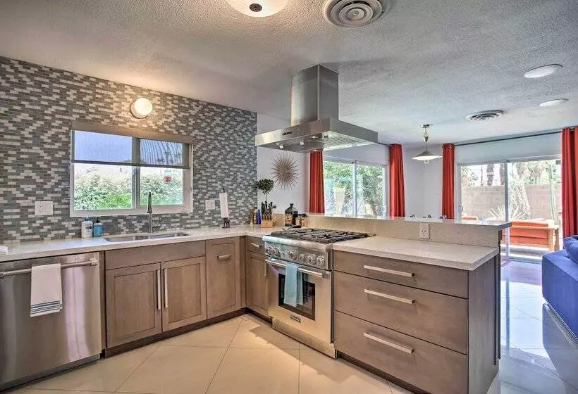 Funky Palm Springs Paradise Near Golf Courses