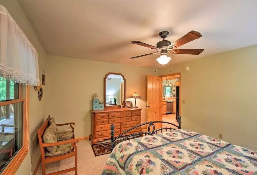 Andrews Cabin W/ Game Room & Covered Porch!