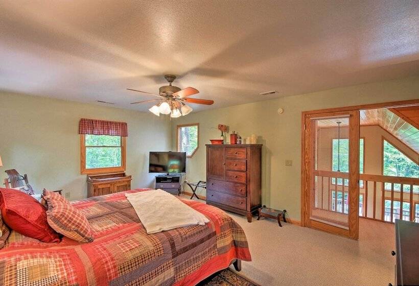 Andrews Cabin W/ Game Room & Covered Porch!