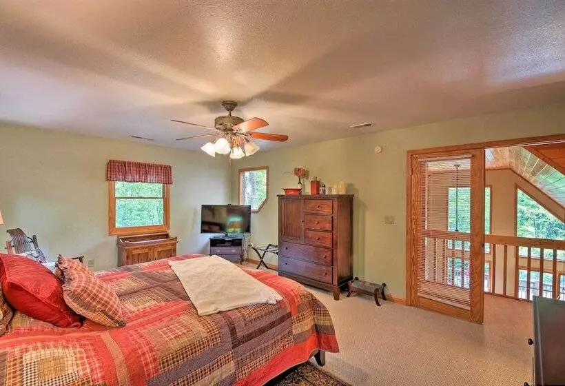 Andrews Cabin W/ Game Room & Covered Porch!