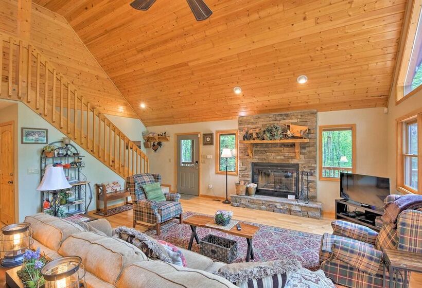 Andrews Cabin W/ Game Room & Covered Porch!