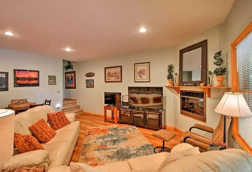 Andrews Cabin W/ Game Room & Covered Porch!