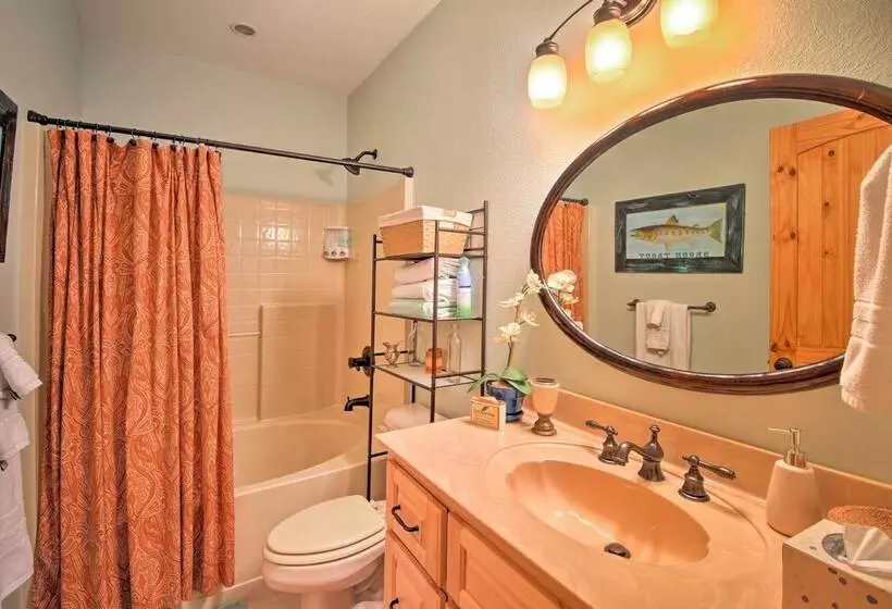 Andrews Cabin W/ Game Room & Covered Porch!