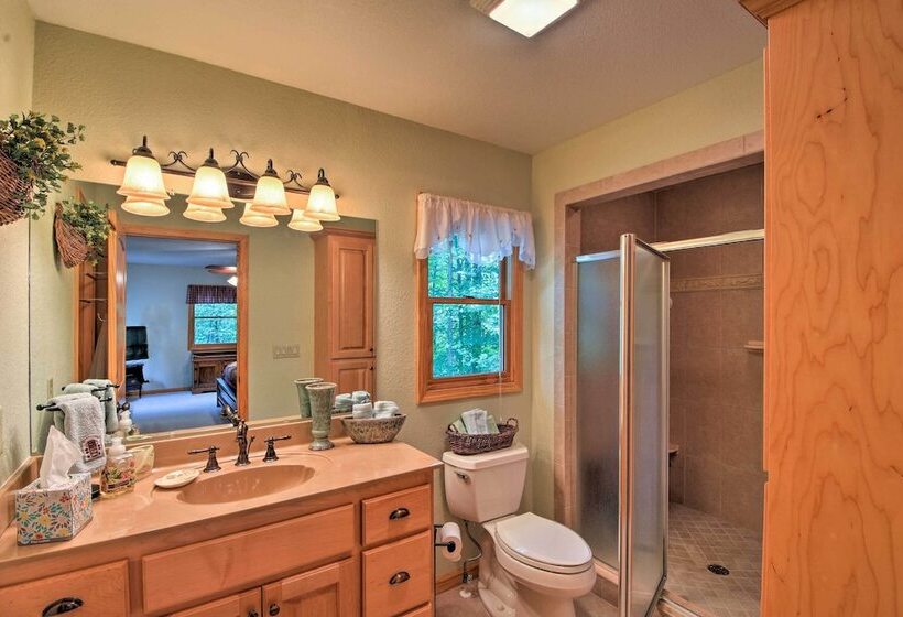 Andrews Cabin W/ Game Room & Covered Porch!