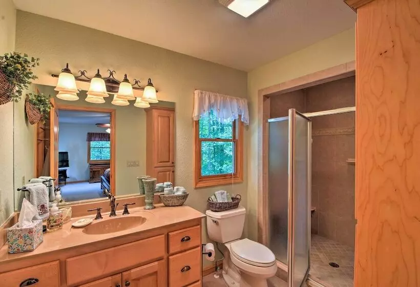 Andrews Cabin W/ Game Room & Covered Porch!