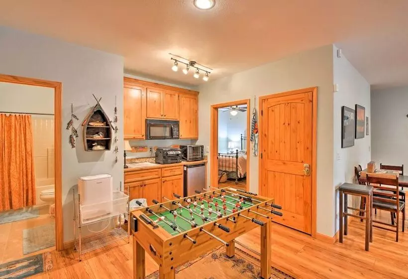 Andrews Cabin W/ Game Room & Covered Porch!