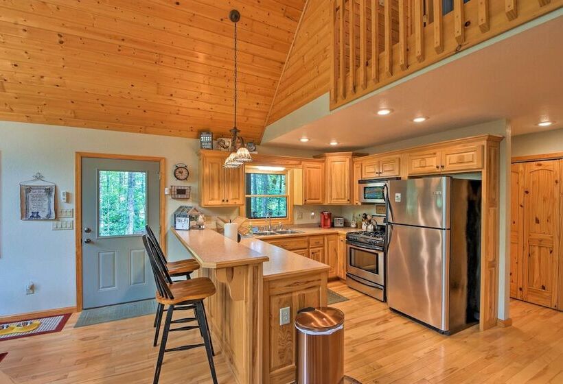 Andrews Cabin W/ Game Room & Covered Porch!