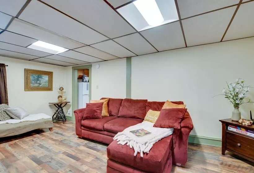 Home On Shared 10 Acres, On Site Trail Access