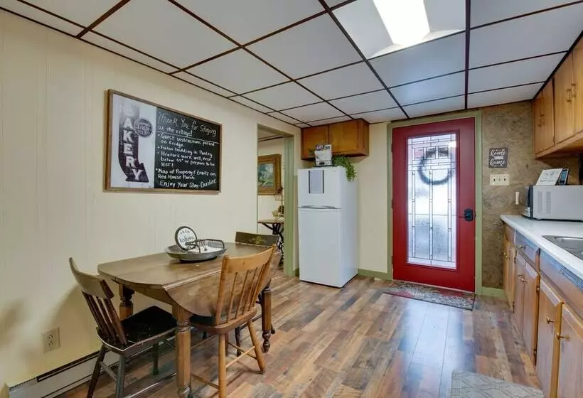 Home On Shared 10 Acres, On Site Trail Access