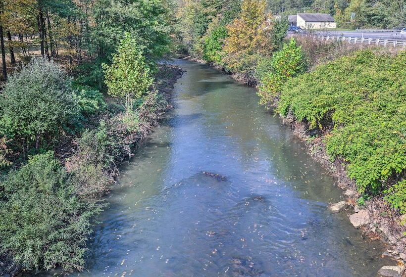 Home On Shared 10 Acres, On Site Trail Access