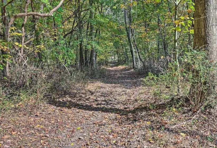 Home On Shared 10 Acres, On Site Trail Access