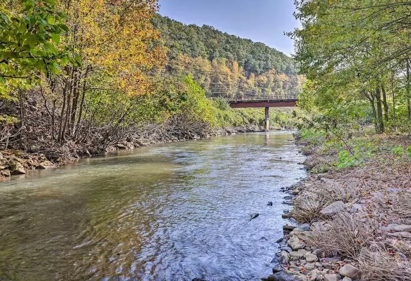 Home On Shared 10 Acres, On Site Trail Access