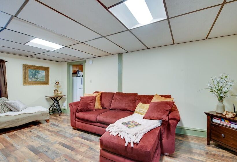 Home On Shared 10 Acres, On Site Trail Access