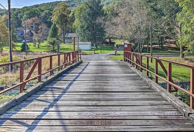 Home On Shared 10 Acres, On Site Trail Access