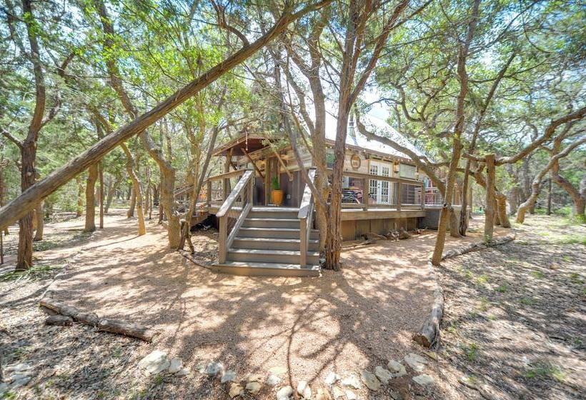 Horse Thief Inn  Cabin Retreat W/ Deck & Hot Tub!