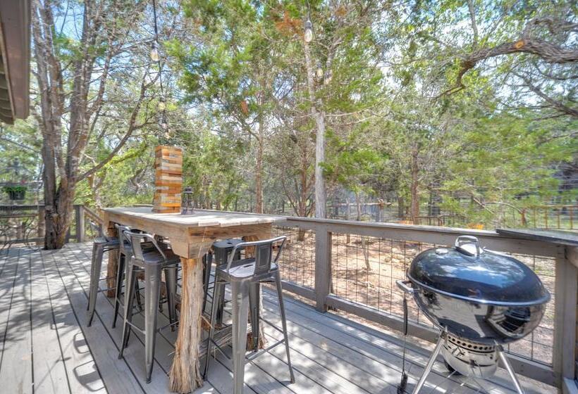 Horse Thief Inn Cabin Retreat W/ Deck & Hot Tub!