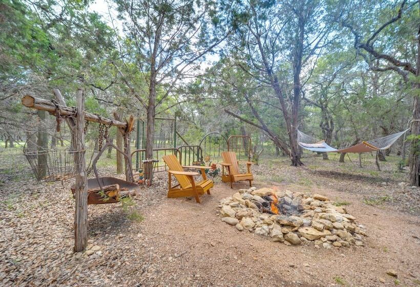 Horse Thief Inn Cabin Retreat W/ Deck & Hot Tub!