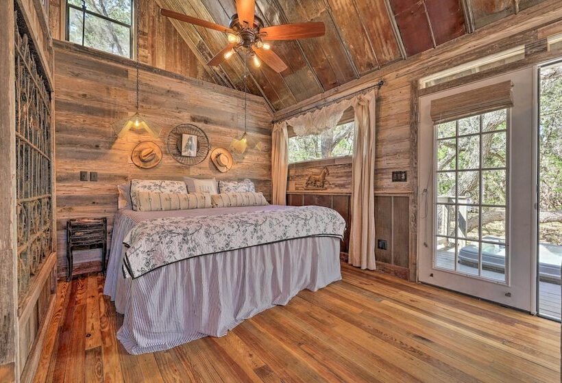 Horse Thief Inn Cabin Retreat W/ Deck & Hot Tub!