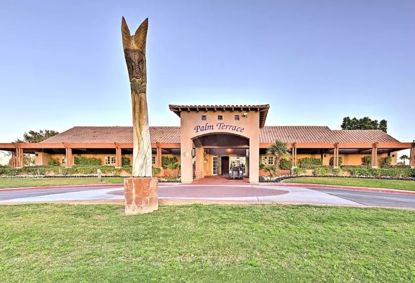 Pool & On Site Golf Course: Modern Indio Retreat