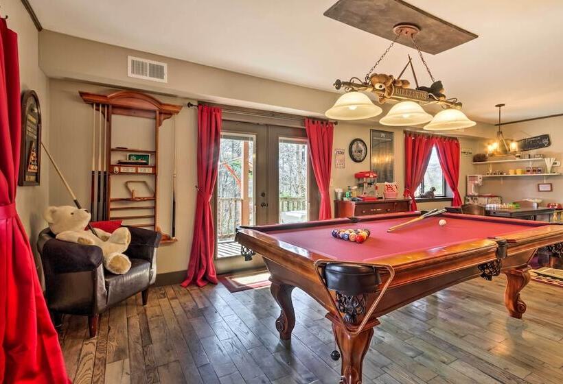 Joshuas Lodge  W/ Hot Tub + Mountain Views!