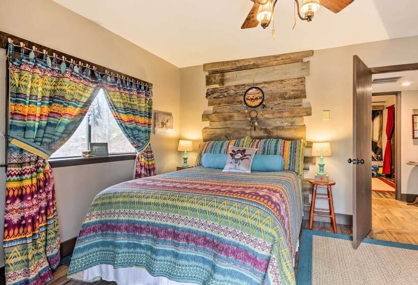 Joshuas Lodge  W/ Hot Tub + Mountain Views!